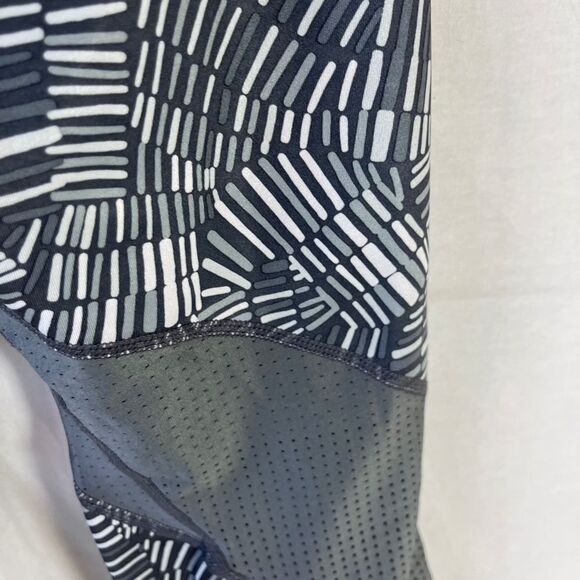 Nike Grey Patterned Print Breathable Leggings Sz S - Picture 3 of 8